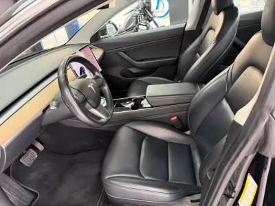 Tesla Model 3 2019 - 28500 EUR, 74000 km - AUTO.MOTO.pt - 74000km - foto 16 de 26
