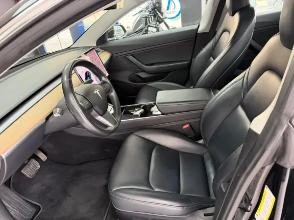 Tesla Model 3 2019 - 28500 EUR, 74000 km - AUTO.MOTO.pt - 74000km - foto 16 de 26