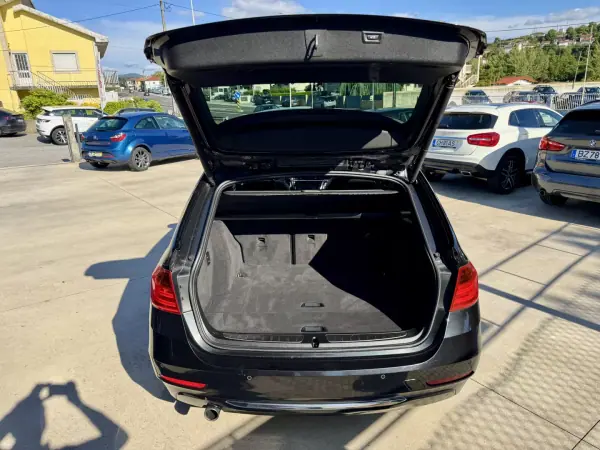 BMW 318 2015 - 13999 EUR, 220000 km - AUTO.MOTO.pt - 220000km - foto 23 de 23