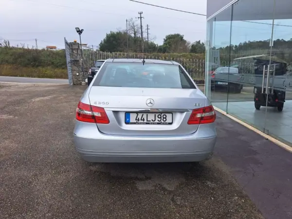 Mercedes-Benz E 250 2009 - 14450 EUR, 234946 km - AUTO.MOTO.pt - 234946km - foto 22 de 23