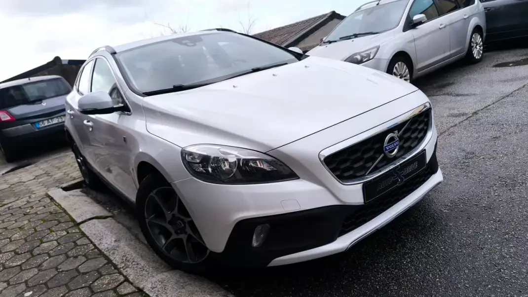 Volvo V40 2014 - 11900 EUR, 205000 km - AUTO.MOTO.pt - 205000km - foto 5 de 20