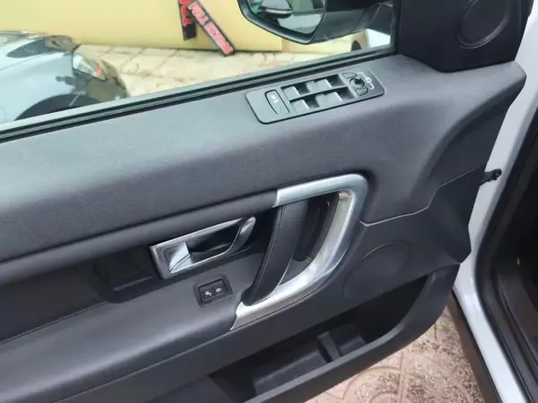 Land Rover Discovery Sport 2016 - 21500 EUR, 178000 km - AUTO.MOTO.pt - 178000km - foto 16 de 33