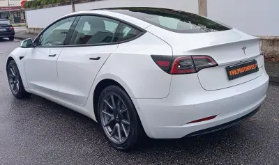 Tesla Model 3 2021 - 26490 EUR, 93800 km - AUTO.MOTO.pt - 93800km - foto 7 de 15