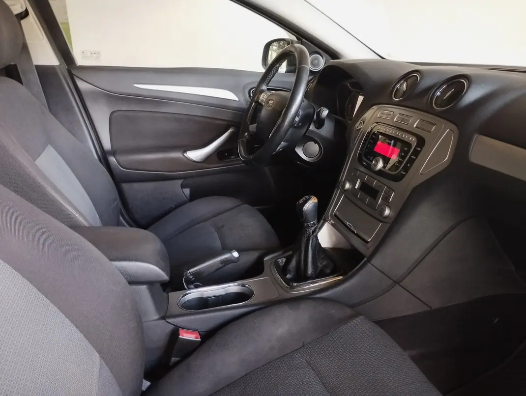 Ford Mondeo SW 2008 - 5990 EUR, 282500 km - AUTO.MOTO.pt - 282500km - foto 9 de 15