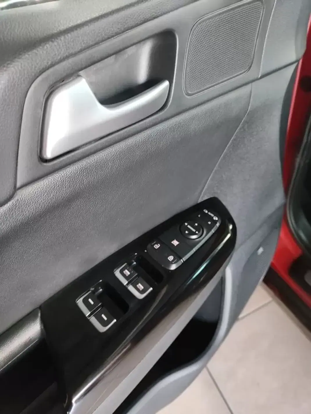 Kia Sportage 2021 - 19750 EUR, 67500 km - AUTO.MOTO.pt - 67500km - foto 22 de 36