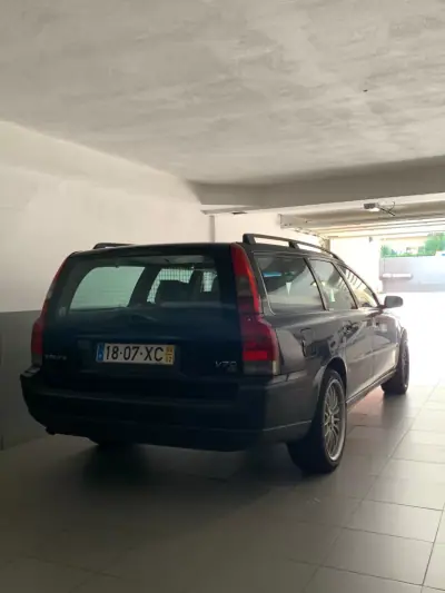Volvo V70 2004 — photo 2 of 7