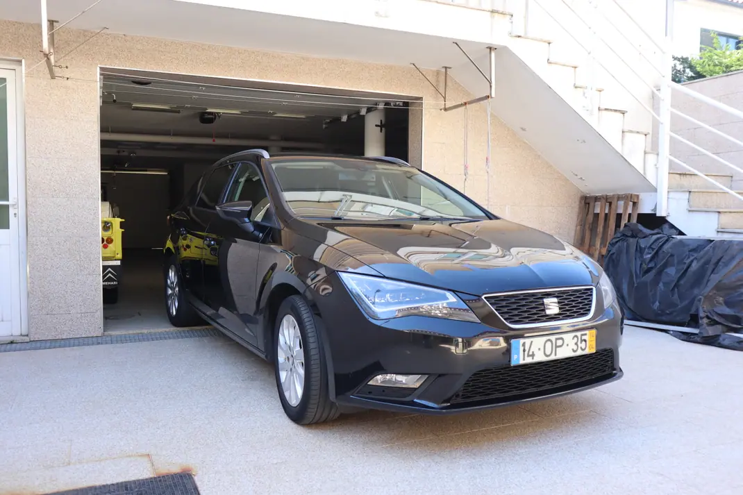 SEAT Leon ST 2014 - 11000 EUR, 199000 km - AUTO.MOTO.pt - 199000km - foto 2 de 12