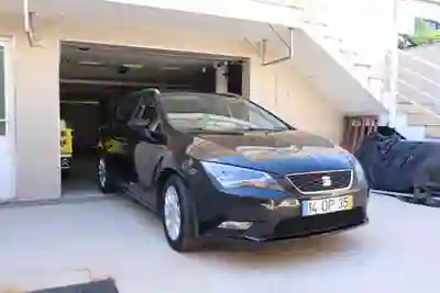 SEAT Leon ST 2014 - 11000 EUR, 199000 km - AUTO.MOTO.pt - 199000km - foto 2 de 12