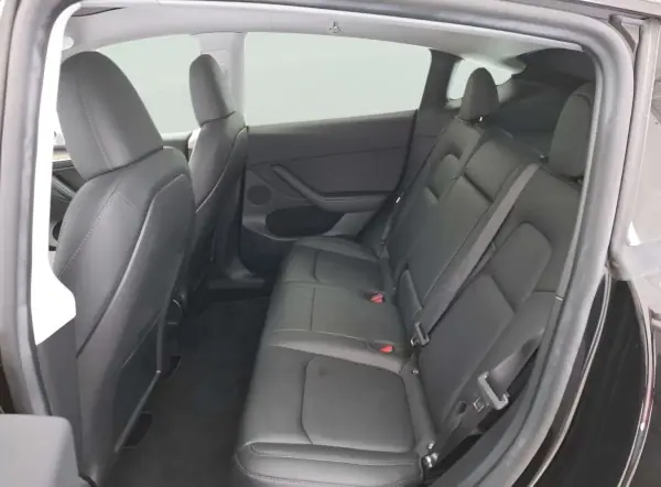 Tesla Model Y 2023 - 35900 EUR, 29800 km - AUTO.MOTO.pt - 29800km - foto 6 de 12