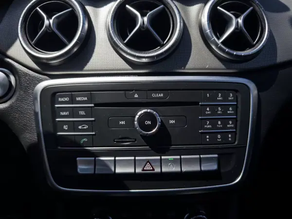 Mercedes-Benz CLA 180 2018 - 17990 EUR, 139000 km - AUTO.MOTO.pt - 139000km - foto 23 de 42