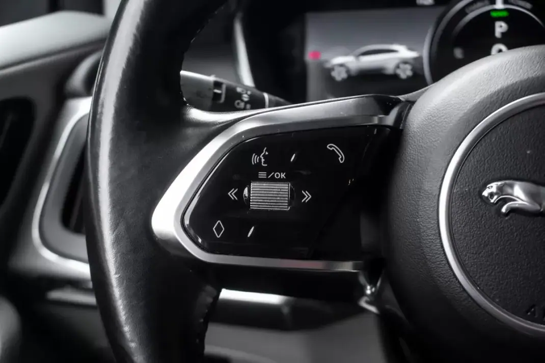 Jaguar I-Pace 2018 - 22990 EUR, 116299 km - AUTO.MOTO.pt - 116299km - foto 26 de 43