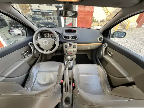Renault Clio 2008 - 4990 EUR, 255000 km - AUTO.MOTO.pt - 255000km - foto 7 de 31