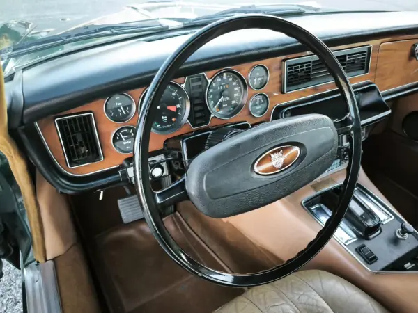 Jaguar XJ6 1976 - 24950 EUR, 47777 km - AUTO.MOTO.pt - 47777km - foto 27 de 60