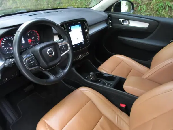 Volvo XC 40 2019 - 29490 EUR, 70000 km - AUTO.MOTO.pt - 70000km - foto 28 de 60