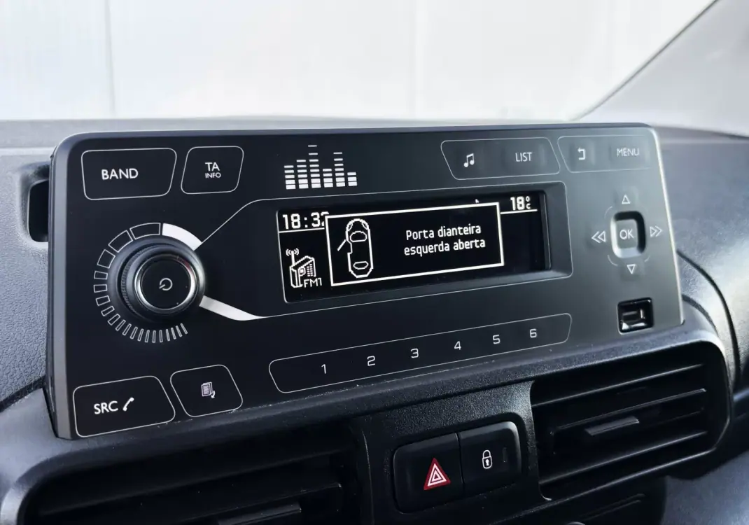 Peugeot PARTNER 1.6 BLUEHDI 3 LUGARES 2019 - 13900 EUR, 97000 km - AUTO.MOTO.pt - 97000km - foto 22 de 34