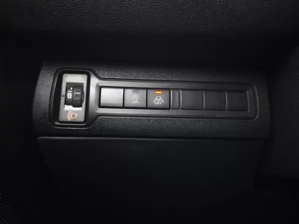 Peugeot 308 2017 - 13950 EUR, 183610 km - AUTO.MOTO.pt - 183610km - foto 29 de 45