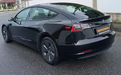 Tesla Model 3 2022 - 25990 EUR, 105900 km - AUTO.MOTO.pt - 105900km - foto 4 de 16