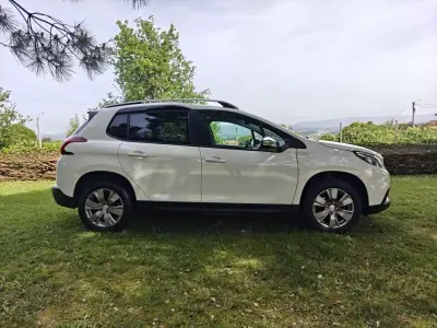 Peugeot 2008 2018 - 10399 EUR, 110600 km - AUTO.MOTO.pt - 110600km - foto 2 de 38
