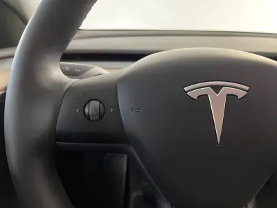 Tesla Model Y 2023 - 39500 EUR, 48000 km - 48000km - foto 37 de 43