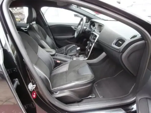 Volvo V40 2017 - 16800 EUR, 170641 km - AUTO.MOTO.pt - 170641km - foto 34 de 41