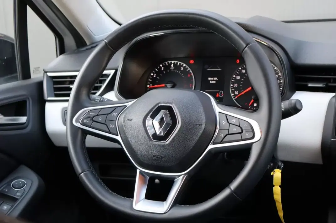 Renault Clio 2021 - 13250 EUR, 81974 km - AUTO.MOTO.pt - 81974km - foto 27 de 33
