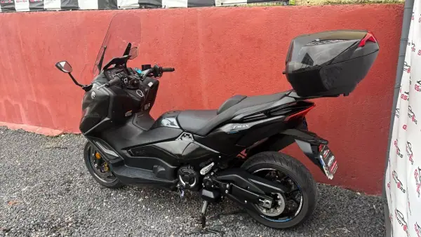 Yamaha TMAX 2023 - 11900 EUR, 5900 km - AUTO.MOTO.pt - 5900km - foto 4 de 9