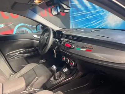 Alfa Romeo Giulietta 2011 - 8750 EUR, 197000 km - AUTO.MOTO.pt - 197000km - foto 22 de 35