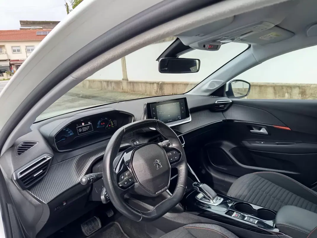 Peugeot e-208 2021 - 14490 EUR, 57700 km - AUTO.MOTO.pt - 57700km - foto 12 de 17