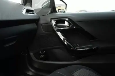 Peugeot 2008 2019 - 12999 EUR, 105150 km - AUTO.MOTO.pt - 105150km - foto 18 de 25