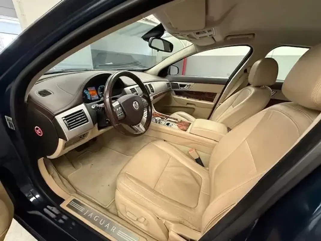 Jaguar XF 2009 - 11999 EUR, 187000 km - AUTO.MOTO.pt - 187000km - foto 7 de 8