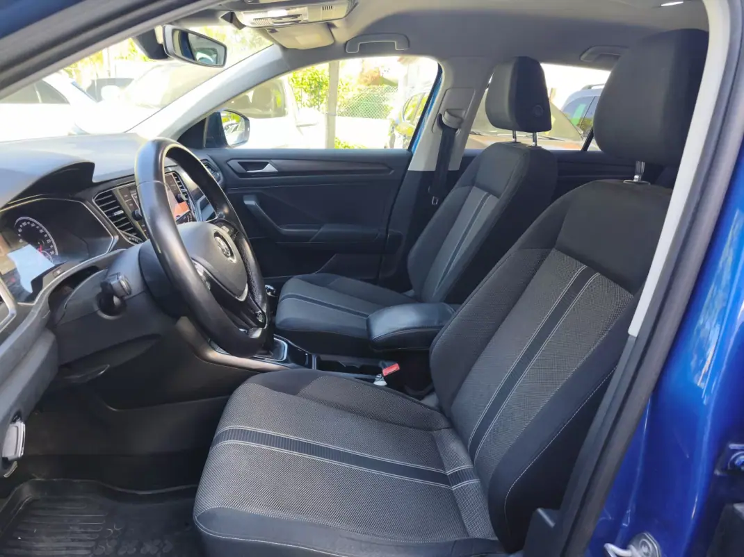 Volkswagen T-Roc 2019 - 15900 EUR, 130000 km - AUTO.MOTO.pt - 130000km - foto 9 de 14