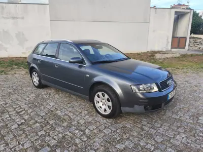 Audi A4 Avant 2002 — photo 2 of 9