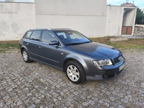 Audi A4 Avant 2002 — photo 2 of 9