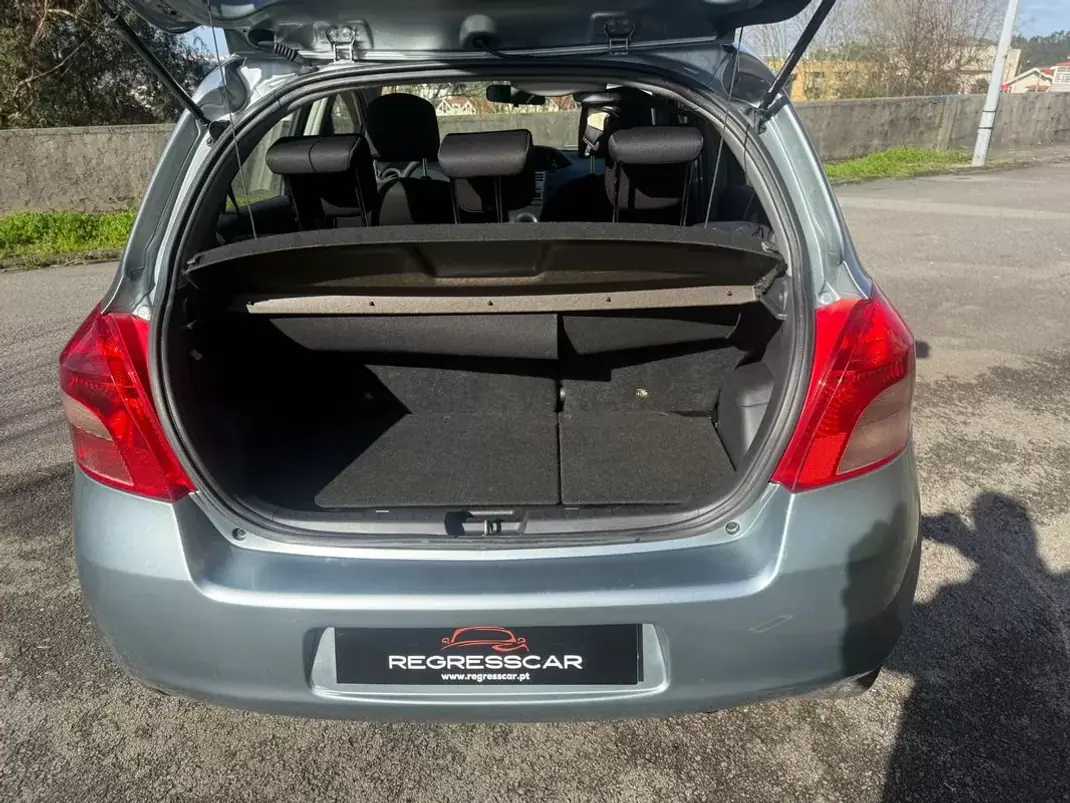 Toyota Yaris 2006 - 5650 EUR, 162000 km - AUTO.MOTO.pt - 162000km - foto 19 de 23