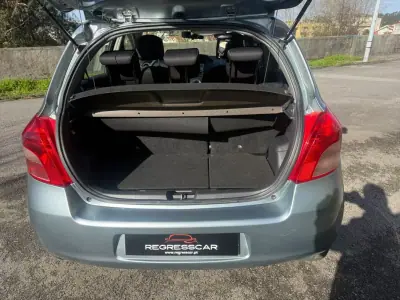 Toyota Yaris 2006 - 5650 EUR, 162000 km - AUTO.MOTO.pt - 162000km - foto 19 de 23