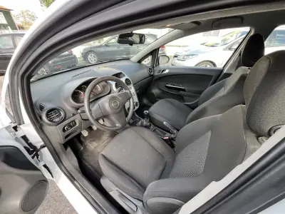 Opel Corsa 2011 - 6450 EUR, 117000 km - AUTO.MOTO.pt - 117000km - foto 22 de 50