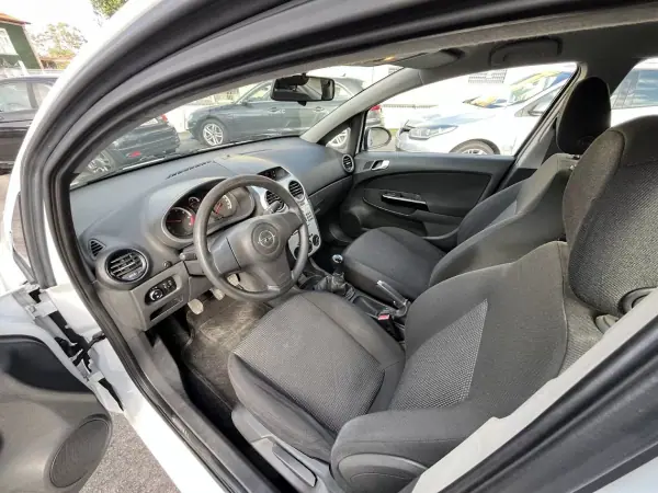 Opel Corsa 2011 - 6450 EUR, 117000 km - AUTO.MOTO.pt - 117000km - foto 22 de 50