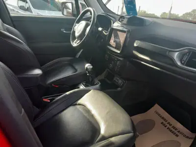 Jeep Renegade 2019 - 15900 EUR, 95000 km - AUTO.MOTO.pt - 95000km - foto 12 de 18
