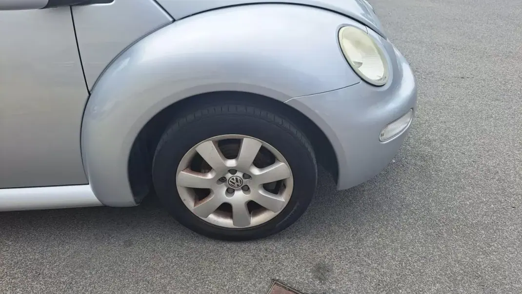 Volkswagen New Beetle Cabriolet 2004 - 9890 EUR, 127830 km - AUTO.MOTO.pt - 127830km - foto 19 de 48