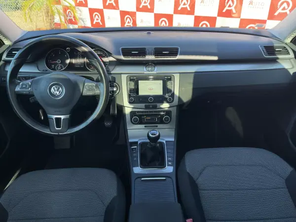 Volkswagen Passat Variant 2011 - 7990 EUR, 236645 km - AUTO.MOTO.pt - 236645km - foto 10 de 24