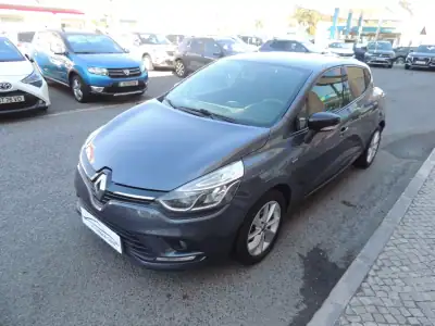 Renault Clio 2017 - 10950 EUR, 140000 km - AUTO.MOTO.pt - 140000km - foto 7 de 15