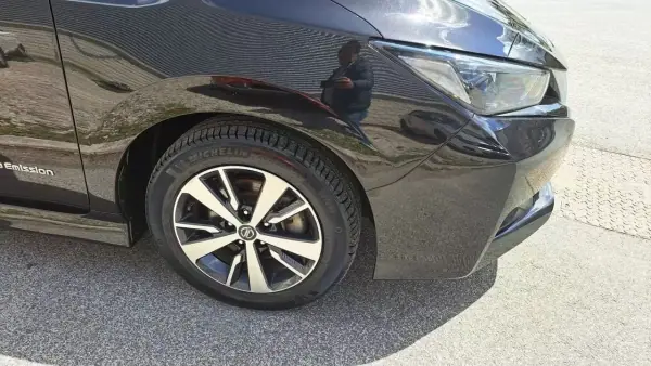 Nissan Leaf 2018 - 12890 EUR, 62000 km - AUTO.MOTO.pt - 62000km - foto 17 de 45