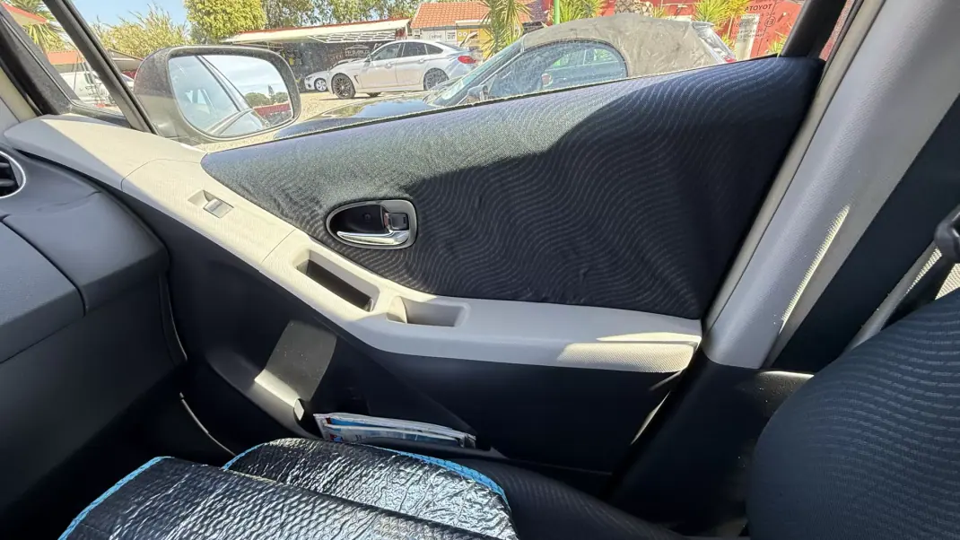 Toyota Yaris 2010 - 8700 EUR, 69707 km - AUTO.MOTO.pt - 69707km - foto 31 de 35