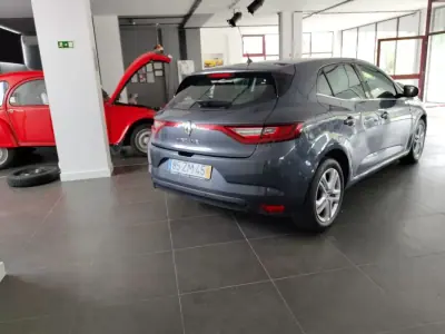 Renault Mégane 2019 - 13490 EUR, 113000 km - AUTO.MOTO.pt - 113000km - foto 3 de 9