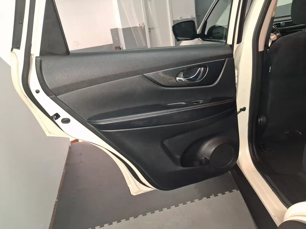 Nissan X-Trail 2016 - 15000 EUR, 150000 km - AUTO.MOTO.pt - 150000km - foto 13 de 28