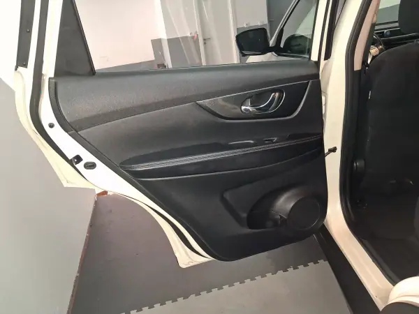 Nissan X-Trail 2016 - 15000 EUR, 150000 km - AUTO.MOTO.pt - 150000km - foto 13 de 28