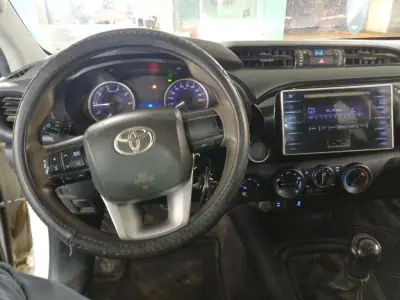 Toyota HILUX 2.4 D-4D 4WD CE 3 L CH 2020 - 23900 EUR, 213539 km - AUTO.MOTO.pt - 213539km - foto 3 de 6