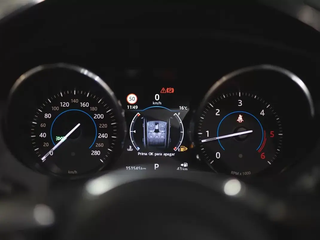 Jaguar F-Pace 2017 - 24990 EUR, 151545 km - AUTO.MOTO.pt - 151545km - foto 16 de 23