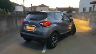 Renault Captur 2016 - 12999 EUR, 94000 km - AUTO.MOTO.pt - 94000km - foto 2 de 9