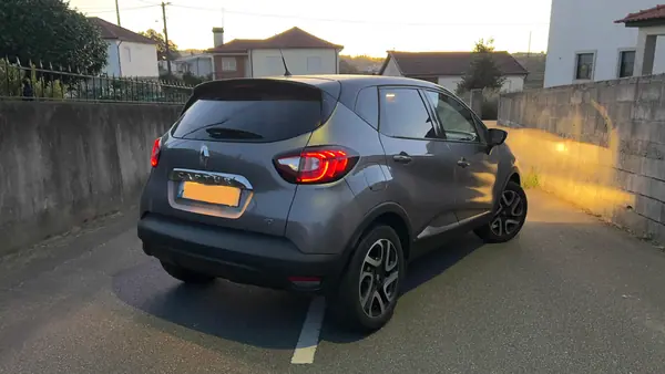 Renault Captur 2016 - 12999 EUR, 94000 km - AUTO.MOTO.pt - 94000km - foto 2 de 9